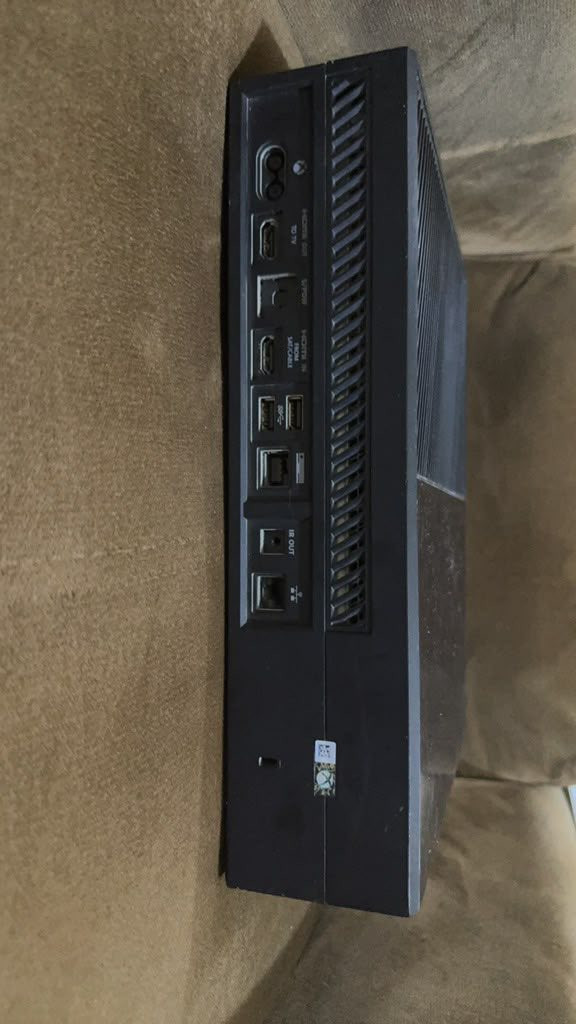 السلام عليكم XBOX 1 للبيع
Xbox 1 للبيع 
الجهاز ممفتوح وياه جوستك عدد 2 اصليات جوستك series S والجوستك الاصليه للجهاز 
وقرص GTA5  
سعر 140 وبيه مجال للشراي 
مكاني بغداد 
للتواصل : ***********
