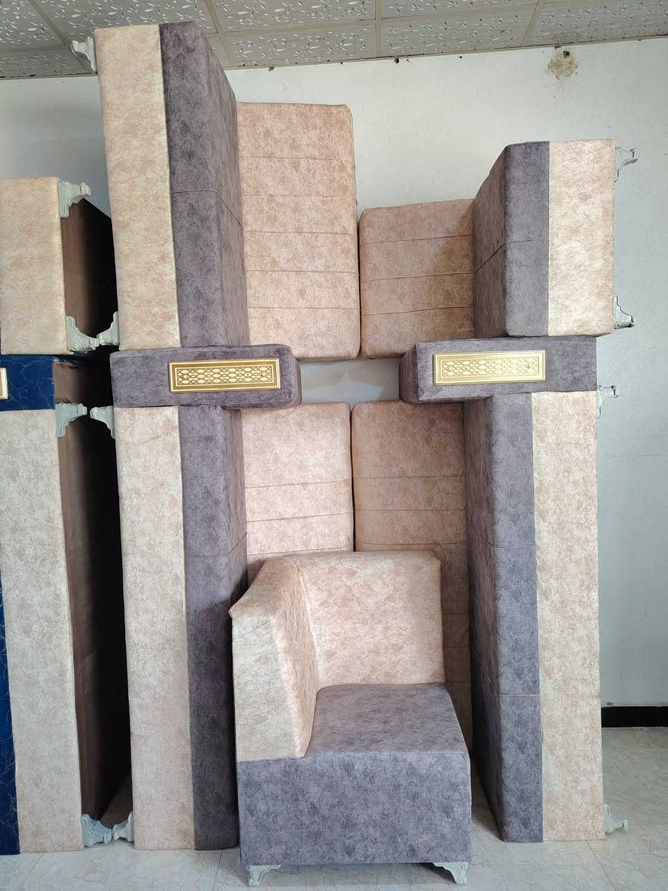 ديوان عشر مقاعد وبأنسب الأسعار يوجد خدمة توصيل ***********
معرض و مزاد ألاصدقاء
