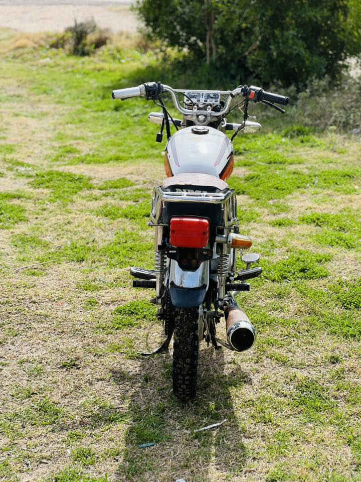 لسلام وعليكم هاي الدراجة للبيع مكاني ديالى بلدروز امام عسكر دراجة ما ناقصه شي السعر 350 وبي مجال بسيط (***********)
