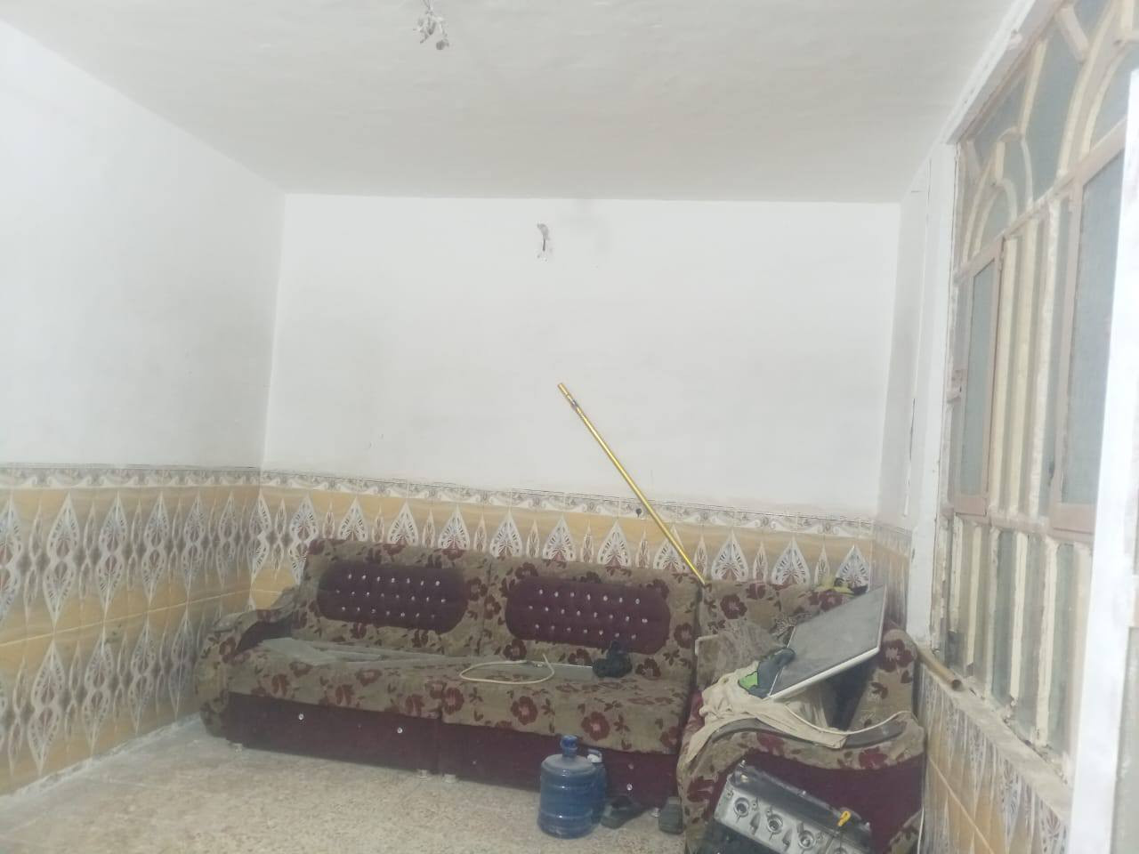 السلام عليكم 
بيع مستعجل بيع مستعجل 
بيت 100 متر اساسة صب والسقف اعكاده ما عدا الاستقبال صب بيه غرفة وصالة واستقبال ومطبخ وحمامات وتخاريج بحي النداء تدخله من شارع كلية الكفيل عمود 23 منطقة 59 قريب على شارع 60 ترابي رقم العقار 59523 سعره 55 مليون وقابل للتفاوض لبيت جاهز للسكن رقم الموبايل *********** واتساب النجف, العراق
