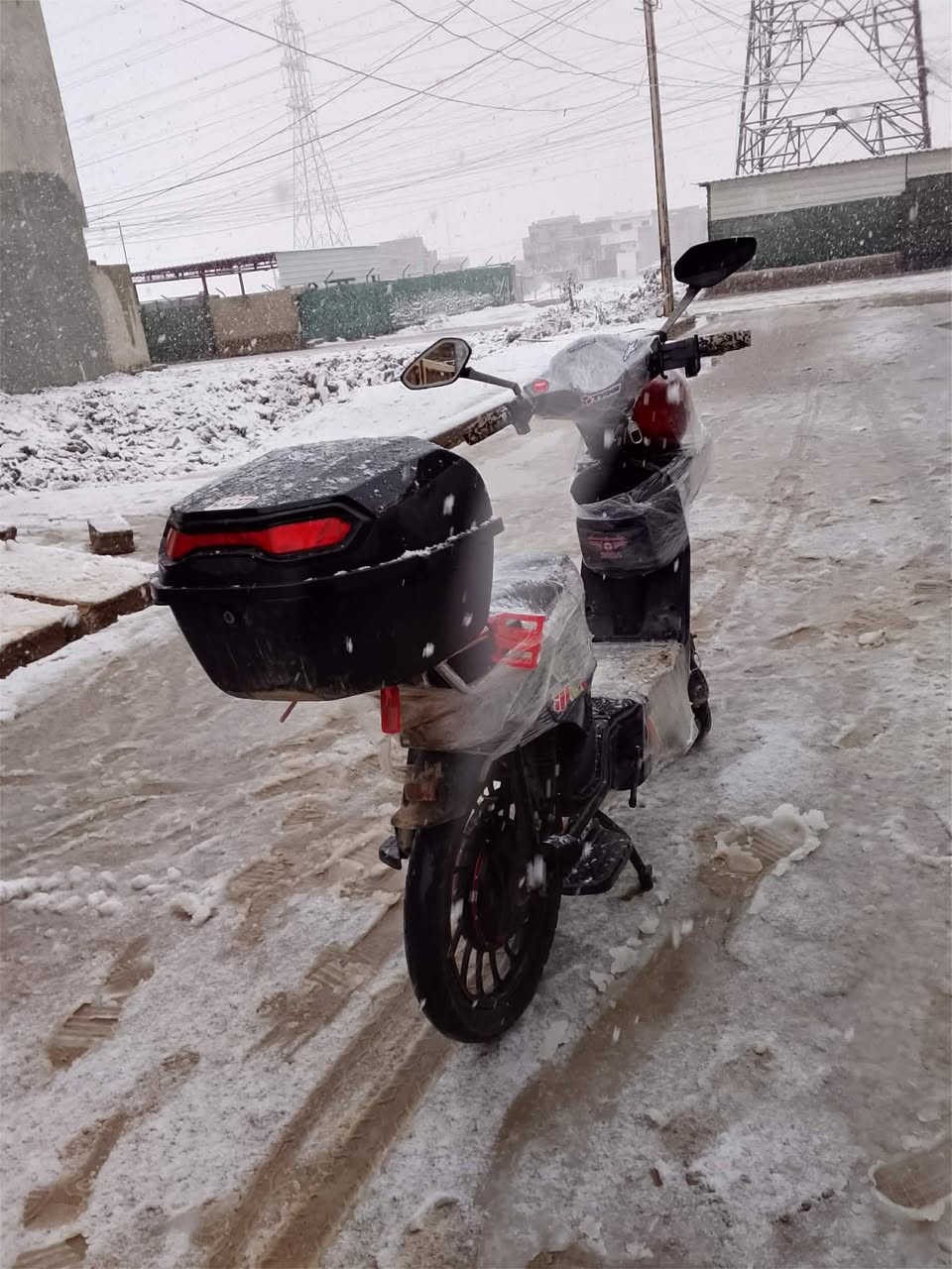 السلام عليكم ماطور شحن للبيع 5باتريات فول  حجم 20سعرو 270وبي مجال شراي تعال خاص رقم  ***********
