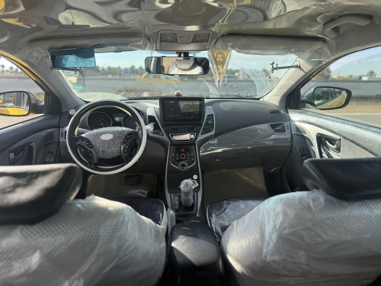 السلام عليكم 
النترا 2014وارد امريكي 
حادثهة بس الدعاميه الخلفيه 
مكفوله كفاله عامه من التبديل 
السياره كلهة ليبل واحد والسونار موجود 
باتري جديد منضومه تبريد جديده 
مدوشمه عام كشنات وتنته ورضيه وسفاري وصندوك
كير ومكينه مال كصه وعندي وصولاتهن 
وتاخذهة للسونار غير هاذا الحجي اني اتحمل السونار
سعرهة 115

مكان بغداد الحسينه 
***********
