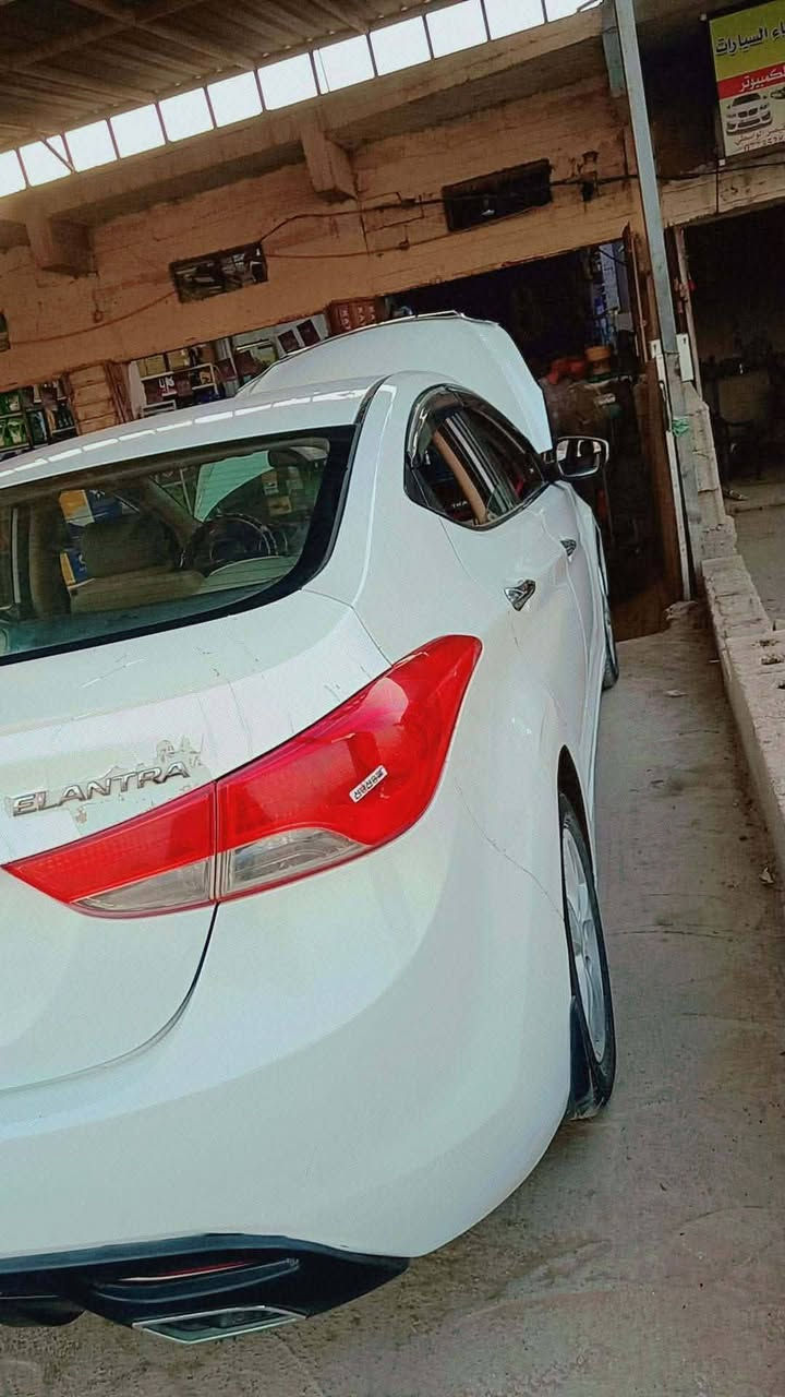 سلام عليكم سياره النترا موديل 12 خليجي مكفوله من الضربه القويه تلحيضات بسيطه  سياره خير من الله محرك كير مكفول محرك 1800مافتوح مكفول من تبخير وتنقيص ***********
