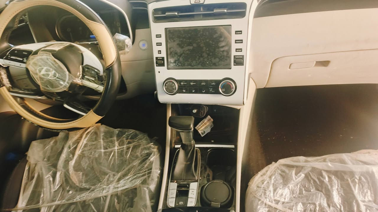 سلام عليكم مره خصت الدمن سياره توسان 2022سياره خليجي مكفوله من صبغ وضربه سياره كامل موصفات من عده الفتحه مكان بغداد 
***********
