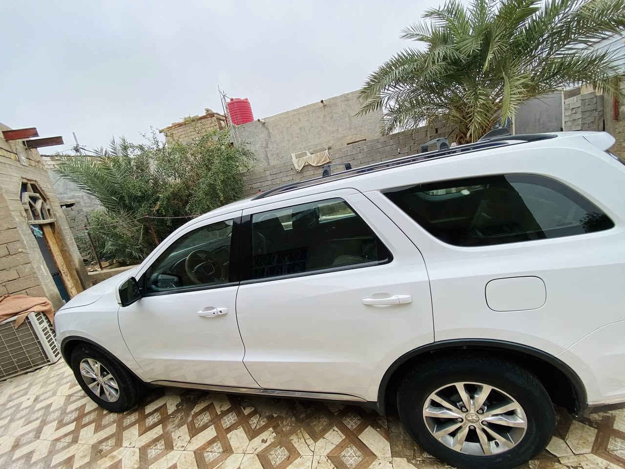 السلام عليكم دورنجو خليجي 2014 لمتدد
سياره نضيفه وحلوه 
بدون ضرر فقط صبغ اثر شخوط وبارد بداير الجاملغ الخلفي الايمن
مواصفات السياره 
فتحه سقف 
كشنات اماميه كهرباء +تدفئه
ستيرن تدفيه
اشير بلمري 
حساس خلفي
تبريد 3قطع
وبعد باقي المواصفات معروفه مال الخليجي
سياره حداده توب تايرات قبل شهرين شديت بس امامي
كير محرگ شرط مامفتوح  
عواني البصره القرنه. ***********
