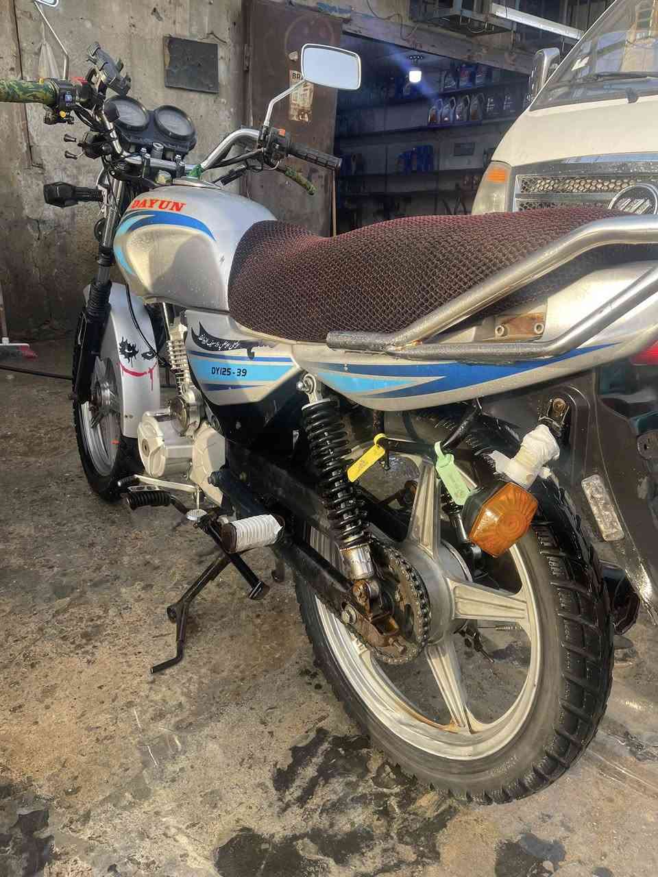 دايون 2018
سلام وعليكم دراجة دايون 5 كير موديل 2018 وراق وراق اصولي محرك كير  جديد تخم تاير جديد دراجه خير من الله سعر ٨٠٠ وبيه مجال مكاني بغداد البياع ***********
