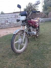 موطور ايراني للبيع شغال هندل واحد السعر 160 وبي مجال اشويه رقم 0774093...