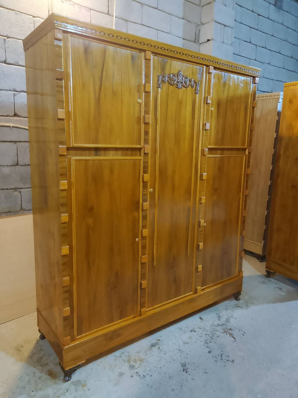 السلام عليكم ورحمة الله وبركاته 
بوفيات افراش مغتلف القياسات شغل ثقيل وشغل وسط 
وكناتير مغتلف القياسات شغل ثقيل وشغل وسط 
درجه اولئ بسعار مناسبه مع الصبغ وبدون صبغ 
توصيل مجاني لجميع المحافظات جمله فقط ان شاء الله 
مفرد ممتوفر بس داخل بعقوبه العنوان ديالئ بعقوبه بهرز 
الاسعار هيه 
بوفيه قياس مترين وسط 100 مع الصبغ بدون صبغ 85 
بوفيه قياس مترين اونص 105 مع الصبغ بدون صبغ 90
بوفيه قياس متر اونص 85 الف مع الصبغ بدون صبغ 70 
كنتور 2 باب مع الصبغ 120 الف بدون صبغ 110
كنتور 3 باب مع الصبغ 190 الف بدون صبغ 170 الف 
كنتور 4 باب 240 الف مع الصبغ بدون صبغ 215
رقم الهاتف 
***********
@إشارة
