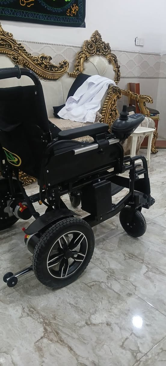 كراسي كهربائيه جديده بالكارتون يطبك ويصير بالسياره بدون رفع البطاريات الشراي يتصل بغداد سعره ٦٠٠الف مع التوصيل حجم كبير ٥٦ *********** وجميع الاحجام
