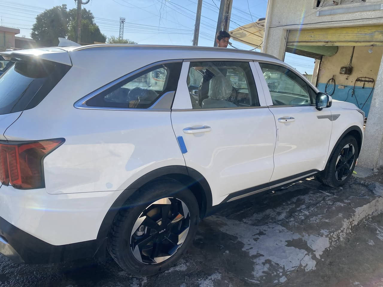 السلام وعليكم
سورنتو 2024 خليجي بيها شخط بالجاملغ الخلفي 
وبك لايت خلفي شوية مكسور 
رقم بغداد تحويل مباشر
السياره ماشية 32 جديده كلش
مكان سياره بغداد
السعر // 310 وبيها مجال حك الجية 
ويل 19  
المواصفات 
داتو شووو  شاشه 
بصمه + بصمه ابواب 
تشغيل عن بعد 
كير ماوس 
6 سلندر 
7 راكب  
شفتات مقود 
سايد بريك بصمه 
جنطه كهرباء 
كشنات كهرباء 
مري شفط 
كامره خلفيه دواره 
حساس امامي وخلفي 
شاشه متصله  
اوتو هولد
مود رايف
3 قطع تبريد 
اشاير بالمري

***********
