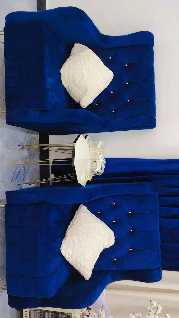 تخم قنفات يتكون من قنفة + كرسيين جديد جدا

*********** Singapore
