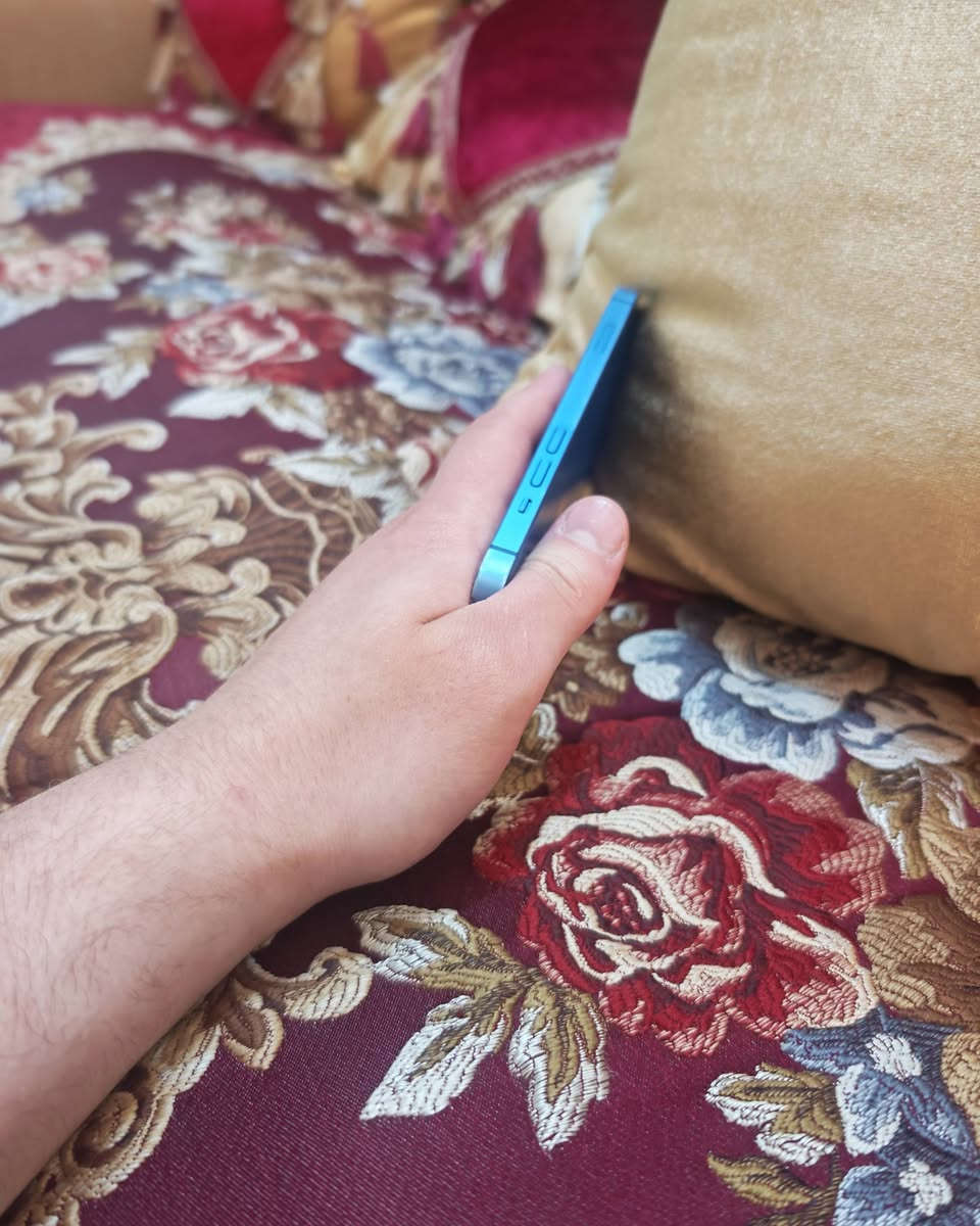 سلام عليكم للبيع أو مراوس ايفون 13 دبل سيم كارت  ذاكرة 128 مكفول بطاريته 76 لون مميز السعر 375 للتواصل عل رقم ***********
