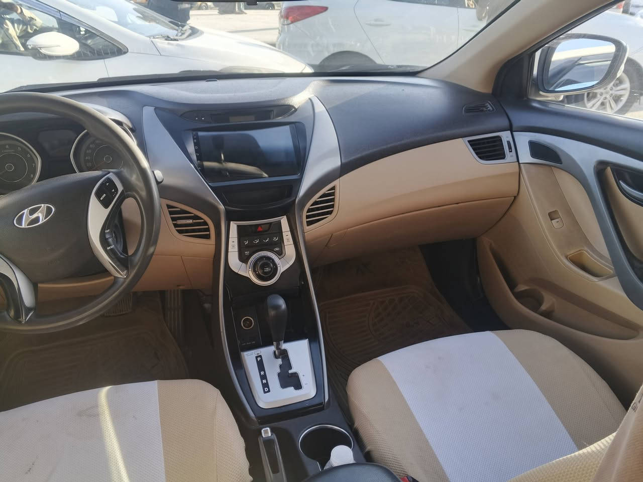 النترا ٢٠١٣ خليجي رقم نجف 
لون مميز بيجي حليبي 
محرك ١٨٠٠ بيها قطعتين صبغ بدون ضربه قويه 
محرك وكير مكفولات حداديه جديده تخم تاير جديد تبريد ثلج السعر ١٠٥$ مكانه كوفه ***********
