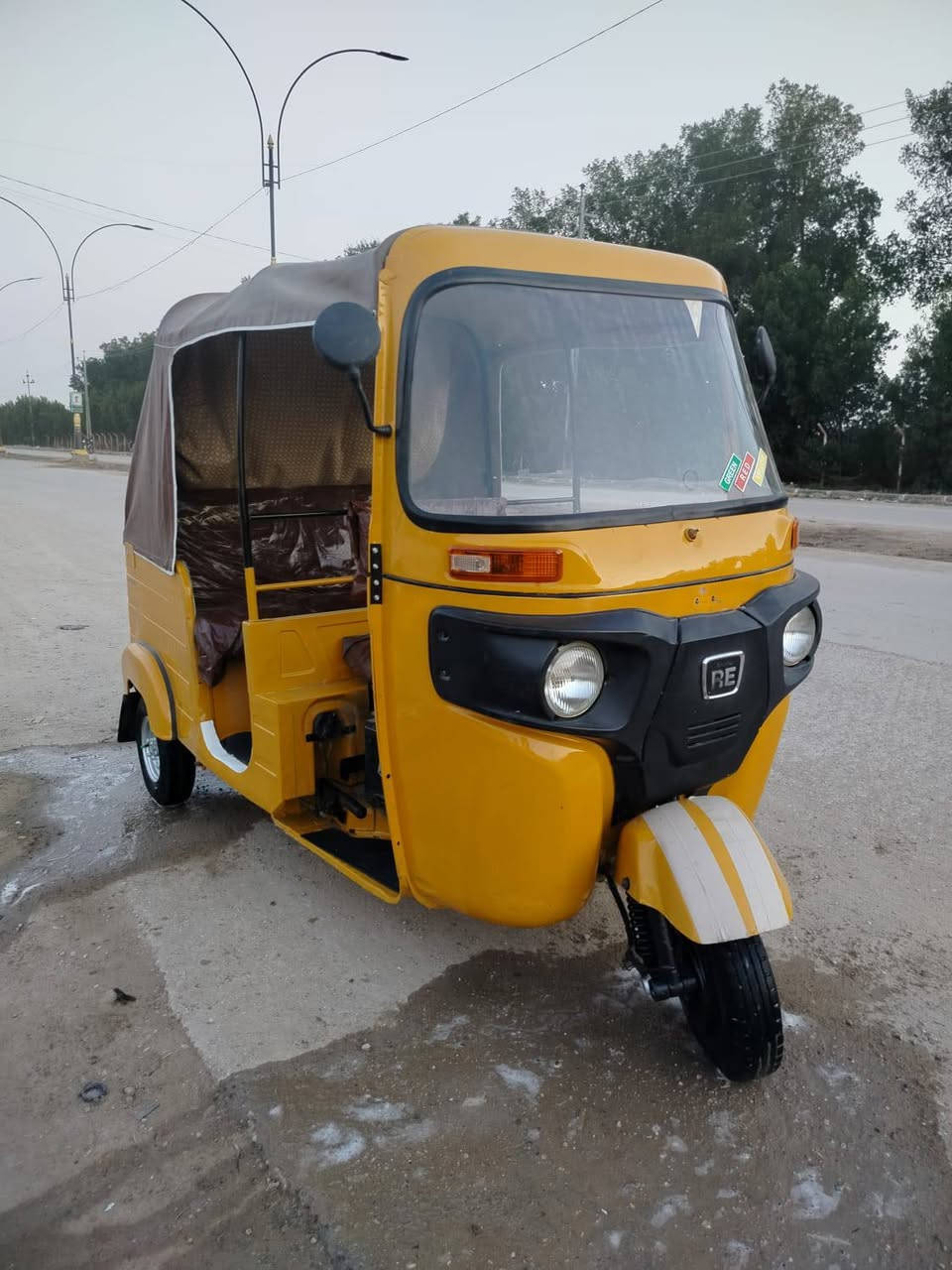 سلام عليكم تكتك للبيع موديل 2020شهر 10 رقم وسنويه لوحات نكليزي داخله هزه بأسمي  جديده تكتك كفاله عامه 
وينه ليدور نضيف يجي يمي تكتك نضيفه بمعنه الكلمه ✅
المكان ناصريه قضاء دوايه الاتصال *********** 
ويدلل لاشراي
