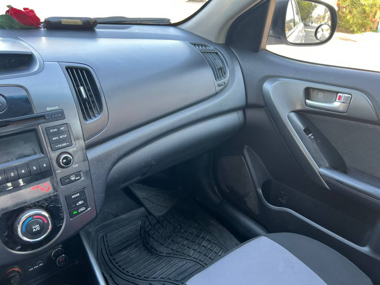 السلام عليكم سيراتو 2011 خليجي مكفوله محرك 1600 دوش المرغوب  5ويل كب  ماشيه 222 الف رقم اربيل بأسمي بيها فقط بارد بلباب السايق ولجاملغ فعصه بسيطه مثل ما موضح بلصوره مكفوله كفاله عامه مكاني بغداد الحريه للاتصال  غير متواجد على النت ***********
