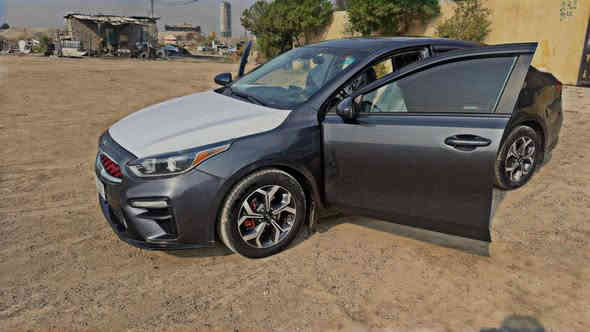 فورتي امريكي 2019 
محرك 2000 دوش 
كير At
بيها بنيد مبدل 
بدون شواصي وايرباك 
السعر 150$ وبيها مجال بسيط
***********
