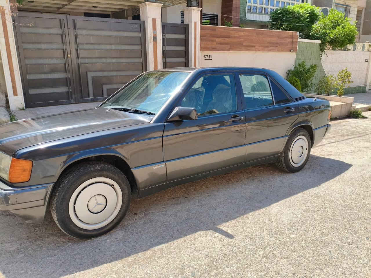 السلام عليكم مارسدس 190E طيارين موديل 1990 السيارة كلش نظيفة بيها فتحت سقف جامات كهرب المحرك سته سلندر بطة vvt 3000 رقمها اربيل مسطرة الجديد سعرها 64 و بيها مجال للطيبيننن
السلام عليكم مارسدس 190E طيارين موديل 1990 السيارة كلش نظيفة بيها فتحت سقف جامات كهرب كاميرا خلفية المحرك سته سلندر بطة vvt 3000 بيها ABS و تبريد و تدفئه شغال
رقمي *********** و مكانها الموصل
