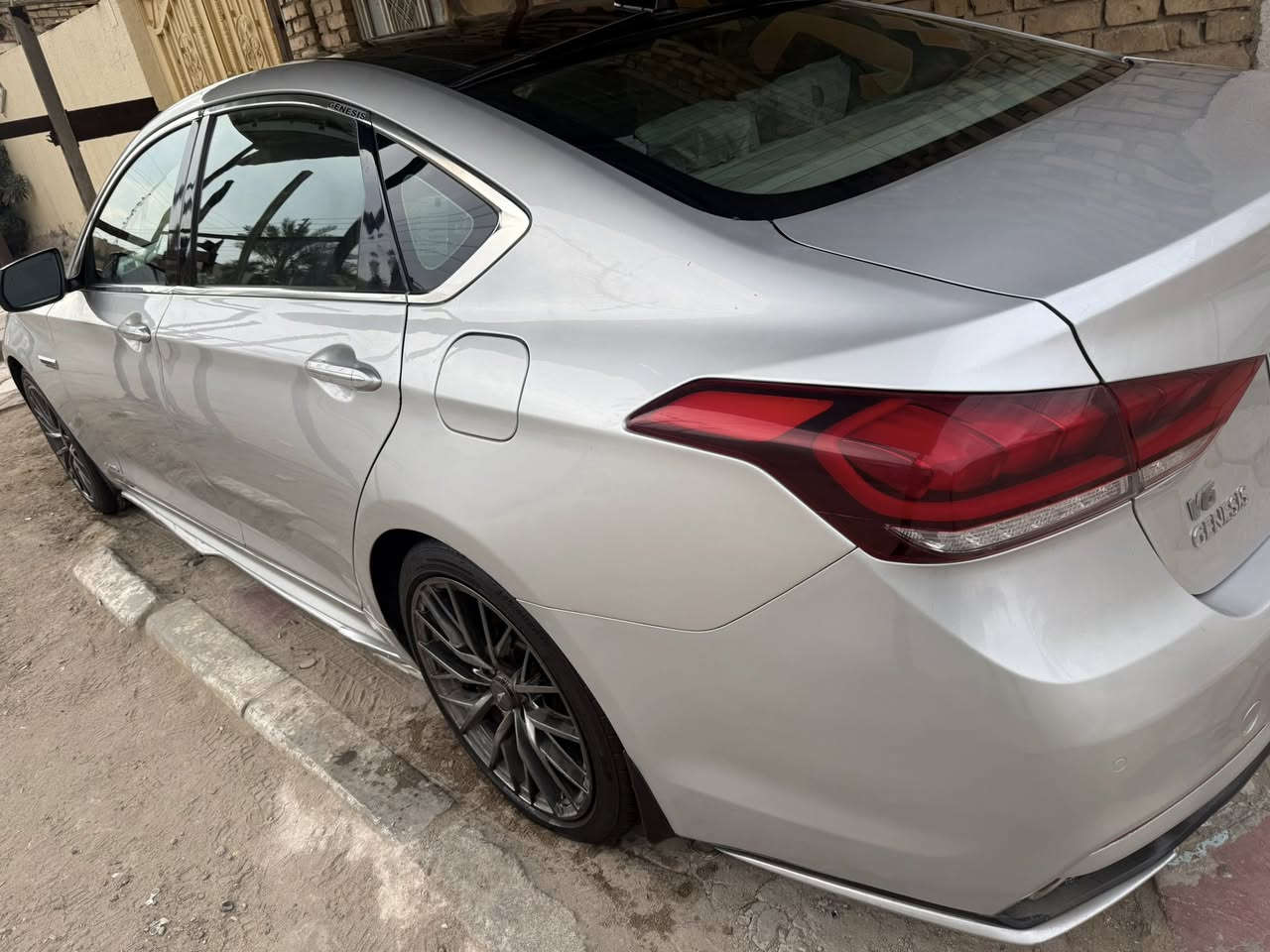 جنسس موديل ٢٠١٦ رويال رقم بغداد باسمي مطلوب چارچر حديث  كلين جديده وانطي فرق ***********
