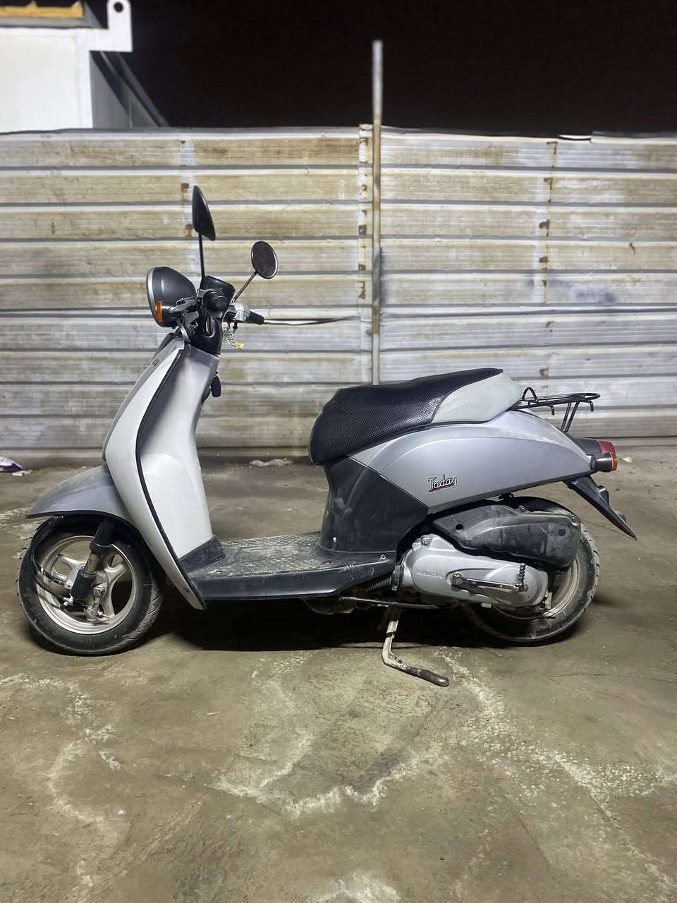 سلام عليكم للبيع لو مراوس سويج بسويج قطعه نادره هونداي تودي ياباني كابريتر كفاله عامه مكينه ناعمه مامفتوحه برغي واحد مامفتوح كلها بلاديه تجي تفحص وترايك وين ميعجبك سرعه 60 مكينه مو خبط تختلف عن مكينة الدراجات ال 60 سعر 550 وبيها مجال مكاني بغداد الغزاليه *********** بي واتساب
