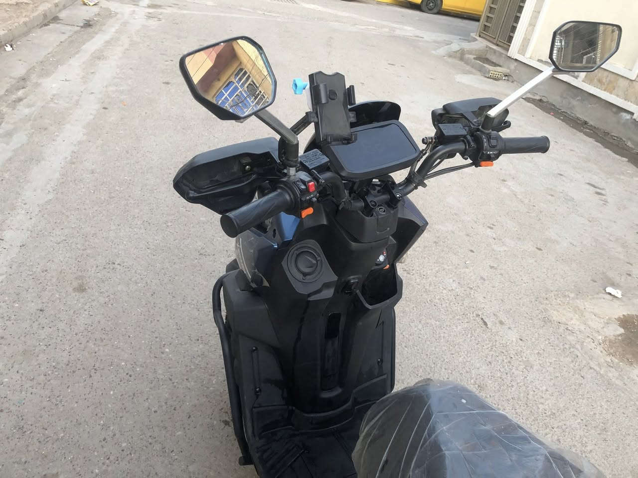 للبيع نضافه فول
الدراجه 6 بطاريه
الملف 3000
 السرعه 70
الشحنه الوحده تمشيك اكثر من k90
السعر 950 وبيها مجال بسيط
***********
