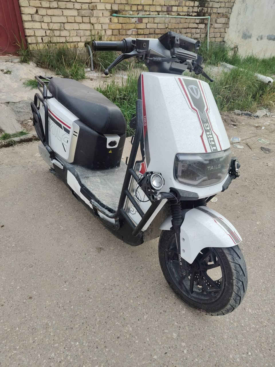 السلام عليكم
دراجه شحن شركه.   ( تالاج )
دراجه عمليه 
8 بطاريات  مع 3 سرع 
بعدها جديده ماناقصها اي شي 
شحن يمشيك 200 كيلو 
منضومه لايتات كامله نوع بومه 
درع خلفي وامامي 
دواسات متحركه سلايت 
نضام سكيورتي بيها ونضام سرقات 
تشغيل عن بعد قفل يدوي 
محوله شحن مع قاعده واير متر ونص 
صارلها شهرين طالعه من المعرض 
للاستفسار : ***********
