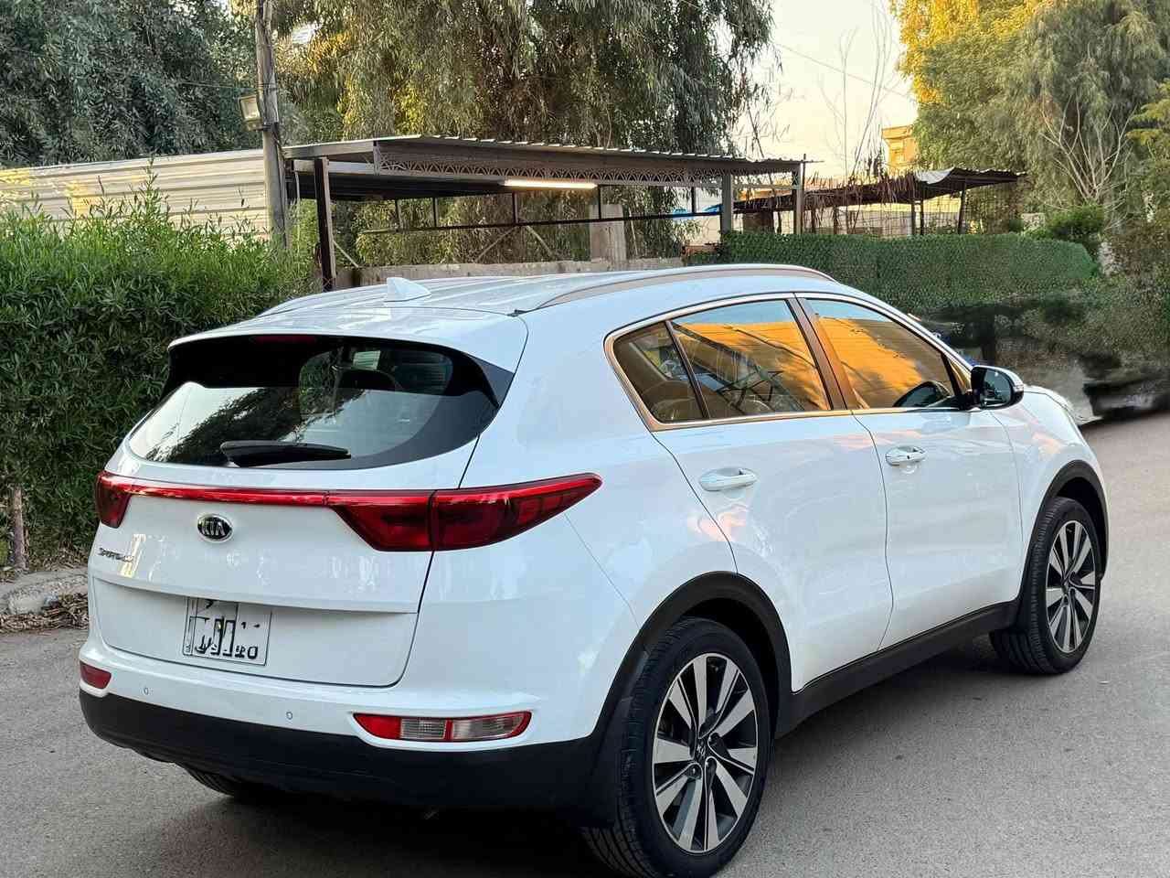 اليدور جديد ونظيف هذا جديد 🤍
كيا سبورتج 2017 خليجي ماشيه 90 الف
مكفوله كفاله عامه من البارد والصبغ والفتح 
المواصفات فول عدا البانوراما ✅
♦️محرك 2000 دووش
♦️بصمه ابواب+بصمه تشغيل 
♦️كشنات جلد 
♦️كشنات حساس
♦️كشنات حمصي 
♦️كشنات كهرباء 2
♦️بصمه عدد 2
♦️تبريد بيانو شاشه 
♦️فول تحكم ستيرن 
♦️قطعتين تبريد 
♦️حساس امامي 
♦️حساس خلفي 
♦️مانع منحدرات
♦️سايد بريك بصمه 
♦️اوتو هولد
♦️مود درايف ((سبورت ايكو)) 
♦️شحن وايرليس
♦️ترحيب الأبواب والمري 
♦️زنون عدسه متحركه
♦️5 ويل كب
♦️4 دسك
♦️مري شفط 
♦️اشاير بالمري 
وباقي المواصفات المعروفه 
السياره جاهزه من كير ومحرك وحداديه وكهربائيات وتدفئه وتبريد وتخم تاير وشكلها ودواخلها احلى من الصور ✅
رقم بغداد مشروع وطني الدولي الجديد 
تحويل ثاني يوم 
مكاني بغداد الكريعات 
السعر 178 والمجال بسيط حك الجيه فقط 
هـ*********** الشراي يتصل فقط
