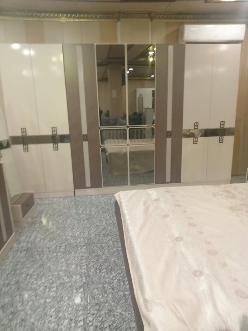 غرفه تركيه ضخمه 8قطع استخدام قليل تتكون من  كنتور وملحق بابتين
السرير والكومدي اثنين
جرارات 
مرايه طويله
ميز.. سعرها مليون و100وبيها مجال للشراي  مكاني بغداد منطقة الصليخاكسبلور
#مشاهير
#انستقرام
#تريند
#فولو


**إذا كنت صاحب هذا الإعلان وتريد حذفه لأي سبب، رجاءا أرسل رسالة إلى الدعم الفني**