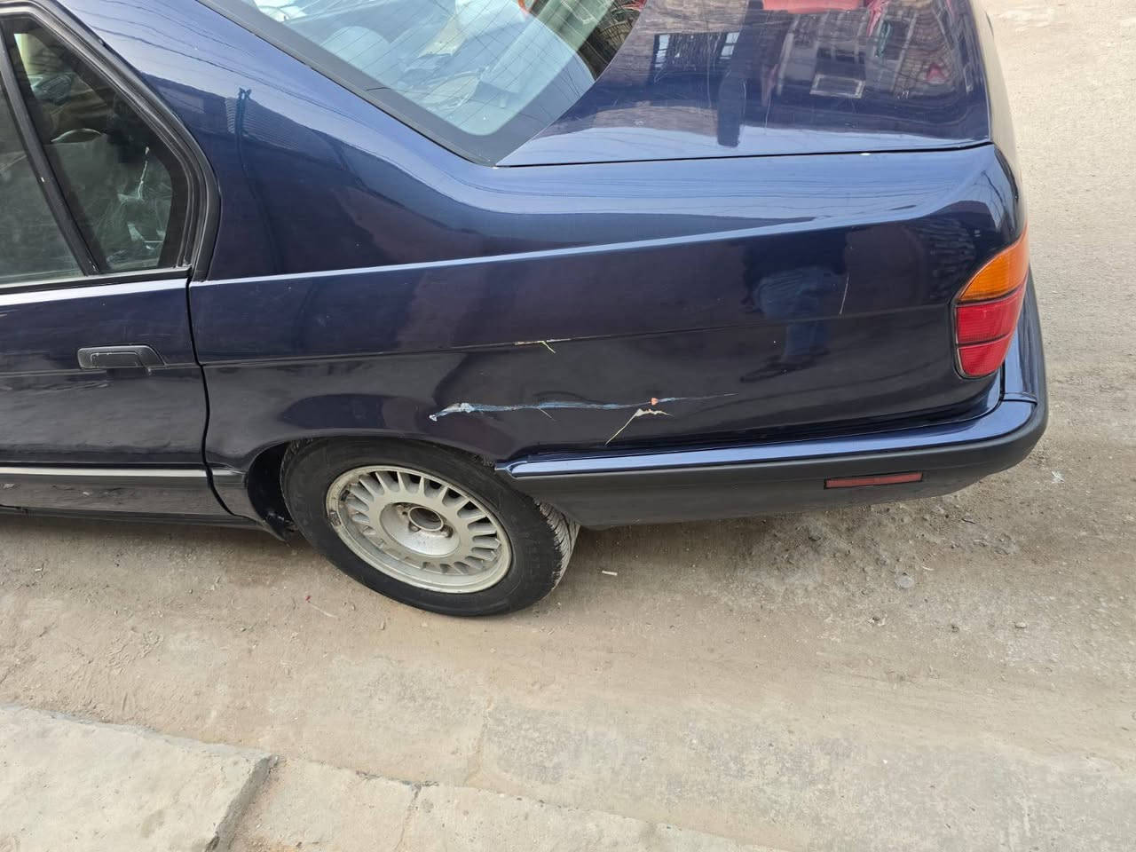 السلام عليكم 
مرخصت الادمن 
BMW موديل 1993
مكينه خير من الله 
تبريد ثلج 
3طكات اسلايت 
رقم بغداد تحويل ثاني يوم 
السعر 45 $ ورقه وبيهة مجال حك الجيه 
مكان السيارة بغداد الزعفرانيه 
***********
***********
