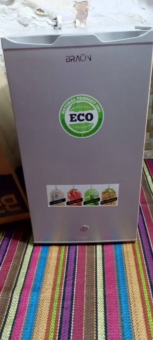 ثلاجه جديده استخدام قليل 100الف وبيها مجال قليل الناصريه مقابيل حي الصناعي***********
