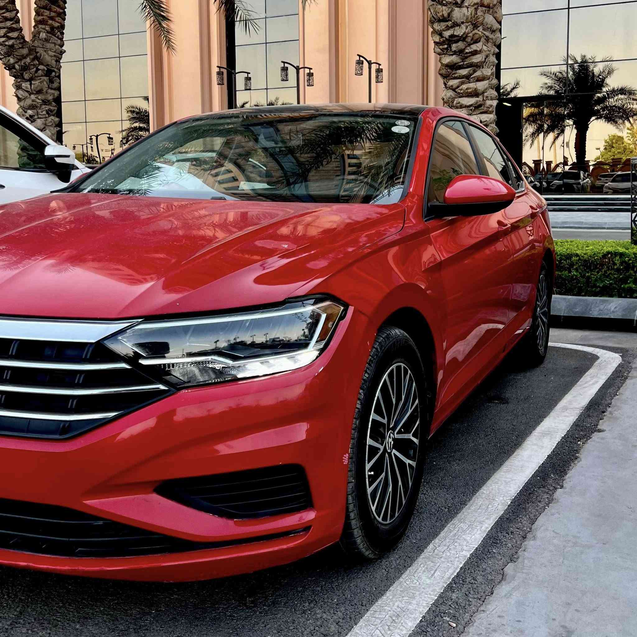 بسم الله وعلى بركة الله
🚗 للبيع – VW Jetta 2021 SE Plus 🇩🇪
لون أحمر – استخدام شخصي – السيارة باسمي (رقم دهوك)

🔹 المحرك: 1.4L TSI – 4 سلندر
🔹 العداد: 31,000 ميل

✨ مواصفات فئة SE Plus :
• دخول ذكي + تشغيل عن بعد
• مقاعد جلد
• كرسي السائق كهرباء مع دعم فقرات الظهر 
• تدفئة مقاعد أمامي وخلفي
• تدفئة ستيرن
• فتحة سقف كبيرة
• شاشة ذكية + Apple CarPlay & Android Auto
• رادار أمامي وخلفي + نقطة عمياء
• نظام مانع تصادم أمامي وخلفي
• الجامات الأربعة Auto

🚧 الحالة:
• ضرر خفيف موضح بالصور 
• جميع الإيرباكات سليمة ما عدا إيرباك البردة جهة السائق
• قابلة للفحص الكامل عبر رقم الشاصي أو سونار
•رقم الشاصي : 3VWC57BUOMM016318

🔧 تم تجديد الصدر الأمامي بقطع أصلية ألمانية في مركز MOTUL Service
🛞 تايرات Nexen كوري بحالة ممتازة
⛽ استخدام بنزين محسن فقط ودهن Motul الحسام

💰 السعر: 15,200 دولار – قابل للتفاوض للجادين 

📍 مكاني بغداد
📞 ***********
