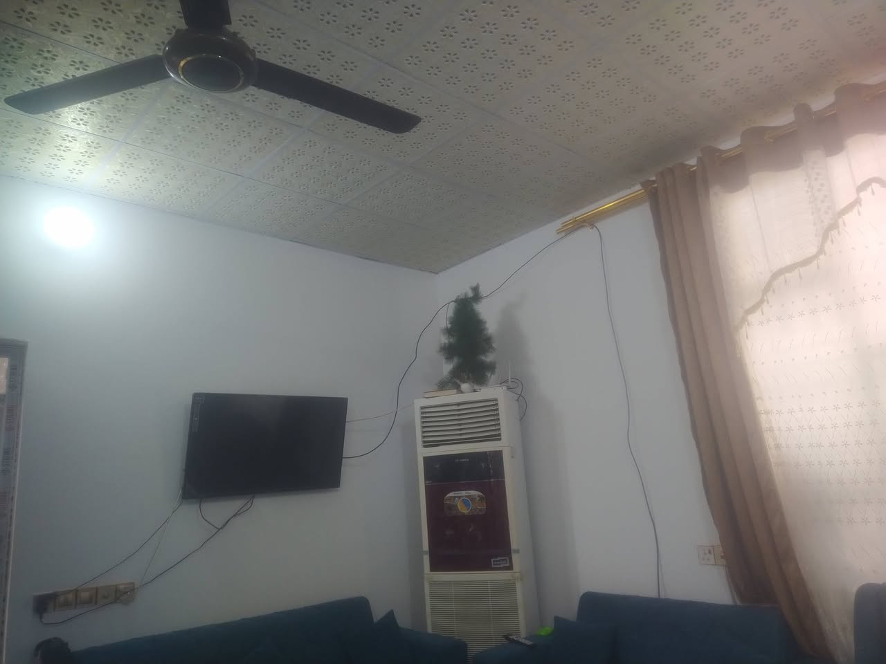بيت زراعي وره الملعب طابقين عكاده شارع السجاد مساحه 187 جاهز اربع غرف مع هول براني مطبخ حديقه حمامات داخلي وخارجي 
استفسار اتصل ***********
