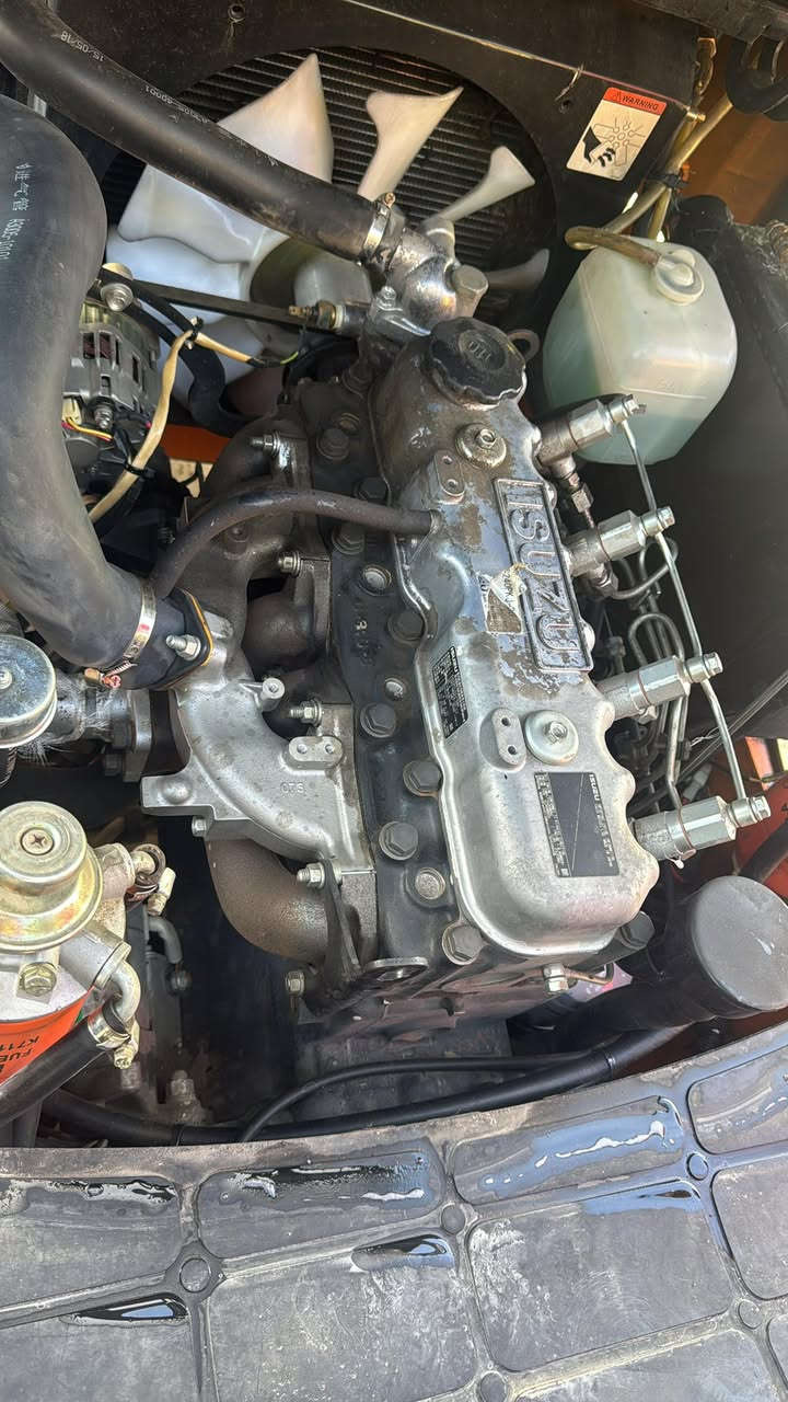 رافعة شوكية  Goodsense

موديل 2015 
ساعات تشغيل  409 ساعة فقط  
استخدام شخصي  يد واحد 
يرتفع ٥ امتار 
الحجم 3 طن 
مكينة isuzu ياباني
منفيست رقم كاتي موجود
رافعة جديدة ما بي اى نقص   
 المكان اربيل 
استفسار و سعر  دزلي مسج عل واتساب 
***********
