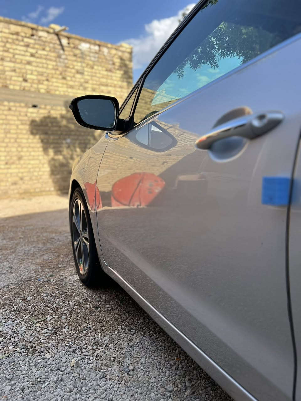 سلام عليكم 
للبيع سيراتو خليجي 
موديل 2016
محرك 1600 دوش 
مكفوله كفاله 
رقم بغداد بااسمي الجديد 
فول مواصفات 
فتحه سلايت 
تبريد قطعتين 
لد امامي خلفي 
مري شفط اشاير بل مري 
شاشه كامره خلفيه 
حساس امامي خلفي 
ويل كب كروم 
سياره جديده حداديه تخم تاير 
السعر 136
مكان السياره سماوه 
للستفسار اتصل 
***********
***********
