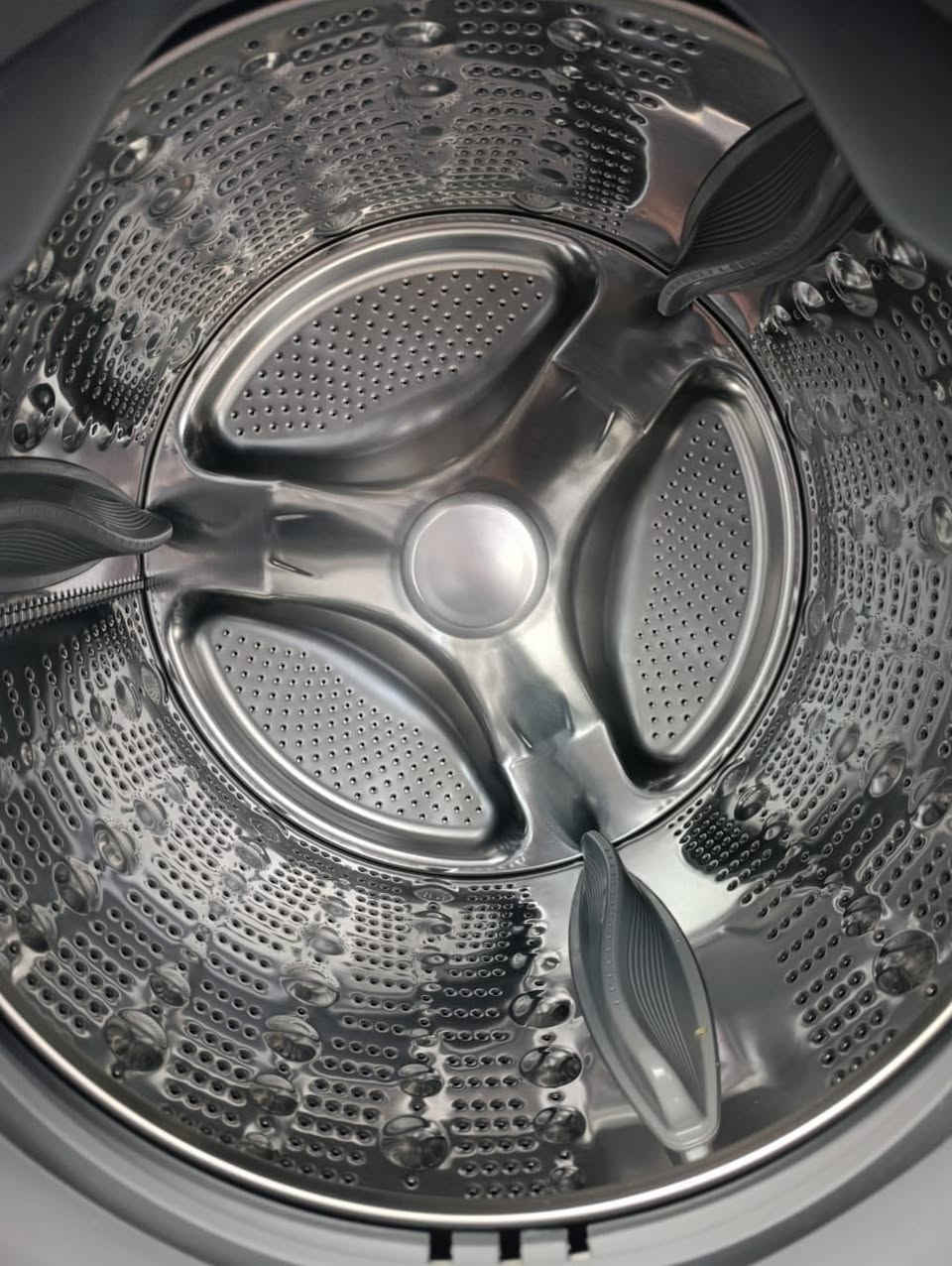 سلام علیکم غەسالەی LG ١٨ کیلۆی فوول مواسەفات بۆ بەتانی شردن دەبێت ١٤ مۆدی ئیش کردنی هەیە پێویستی بە ئاوی گەرم نییە خۆی ئاو گەرم دەکات و پلەی گەرمی ئاوەکە بە دڵی خۆتە لۆک لۆکە زۆر تازەییە و کەم ئیشی کردووە سعر ٦٥٠ هەزار و معاملە

غەسالەکەی قاپ شردنەکەش بێ عەیبە و بەشەرتی هەموو شتێک سعر ٢٠٠ معامەلە
قەڵادزێ نزیک مزگەوتی چەرمەگا
***********
