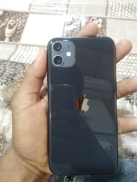 ايفون 11 • ١٢٨ جيجا • فيس ايدي متوقف