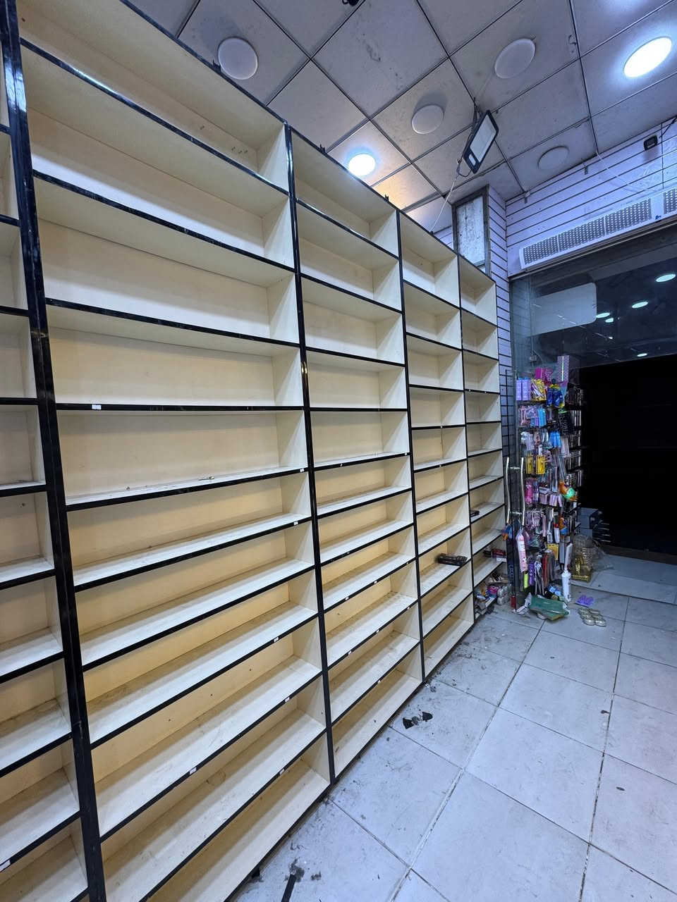 رفوف محل كوزمتك بحالة جيدة واسعار مناسبه جدا جدا


**إذا كنت صاحب هذا الإعلان وتريد حذفه لأي سبب، رجاءا أرسل رسالة إلى الدعم الفني**