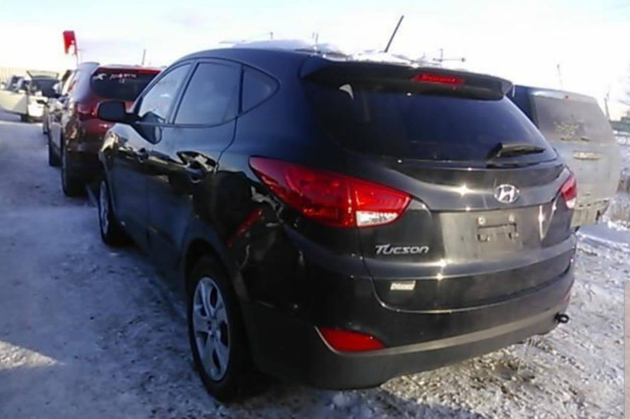 توسان
وارد امريكي
2014 

كل شئ بيها جديد 
حدادية 
تبريد

السعر 135$وبيها مجال 

*********** 
واتساب
