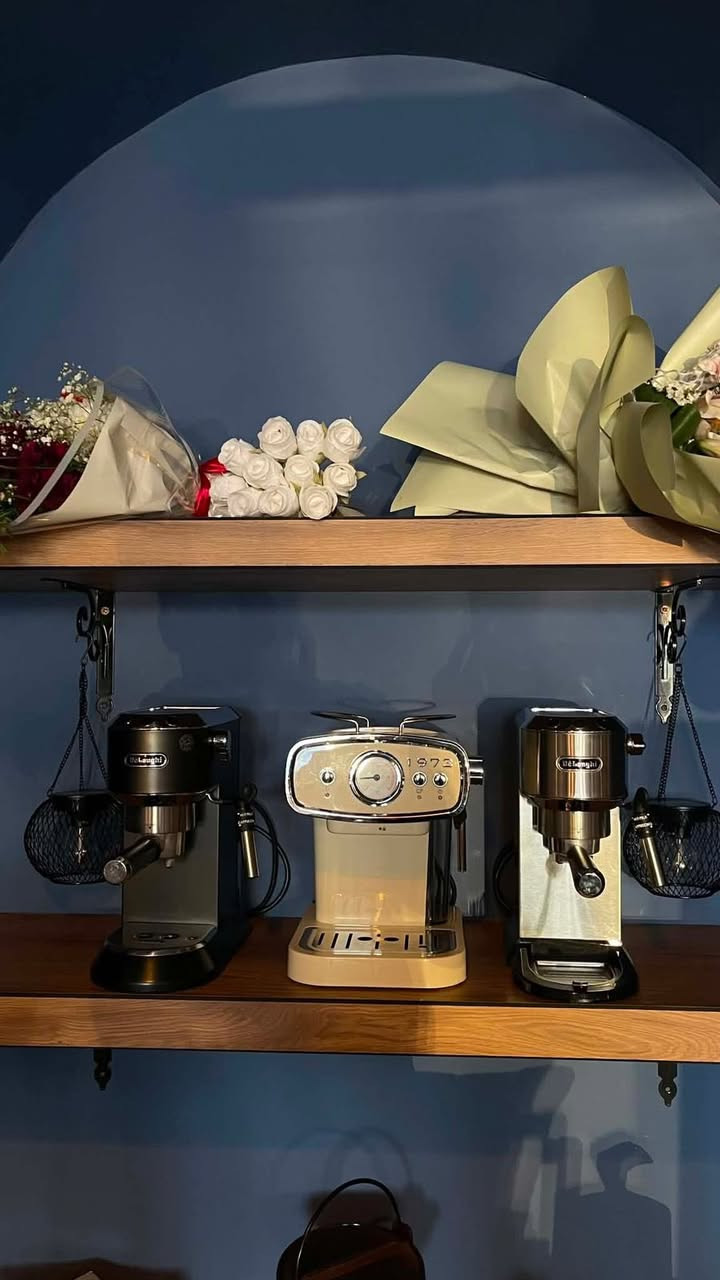 سلام عليكم
متوفر ماكنات قهوة اسبرسو عدد 6 
السعر بلخاص
1- De'Longhi La Specialista Arte
2- silvercrest retro 1973
3-de'longhi dedica
4-de'longhi dedica deluxe
5-Tchibo Saeco Cafissimo capsule
6-FiF Espresso Italian


**إذا كنت صاحب هذا الإعلان وتريد حذفه لأي سبب، رجاءا أرسل رسالة إلى الدعم الفني**