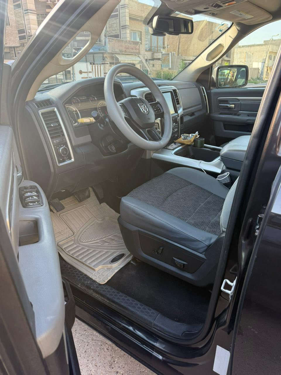 دوج رام كلاسك باب طويل 
بدي طول 2ويل محرك 
8سلندر5700 بدون حادث
مكان سياره بغداد
موديل 2017

‭٠٧٧١ ٧٨٤ ٤٤٢٤‬ابوحيدر
