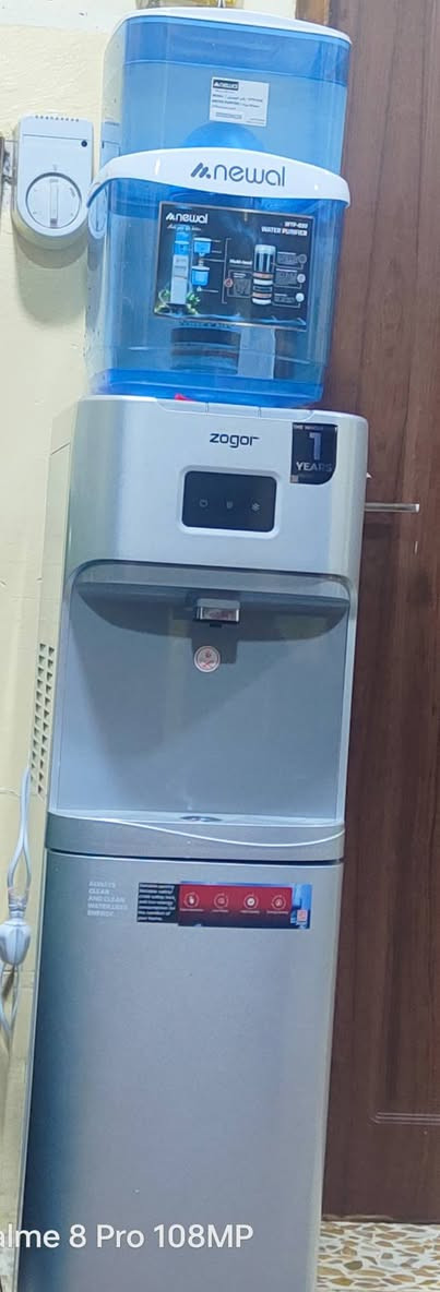 ثلاجة نوع Zogor فول شغل ونضافه تبريد وهيتر مستخدمه اقل من شهر اغراضها كامله لون سلفر  سعر  سعر ١٥٠ مع ضمان سنه


**إذا كنت صاحب هذا الإعلان وتريد حذفه لأي سبب، رجاءا أرسل رسالة إلى الدعم الفني**