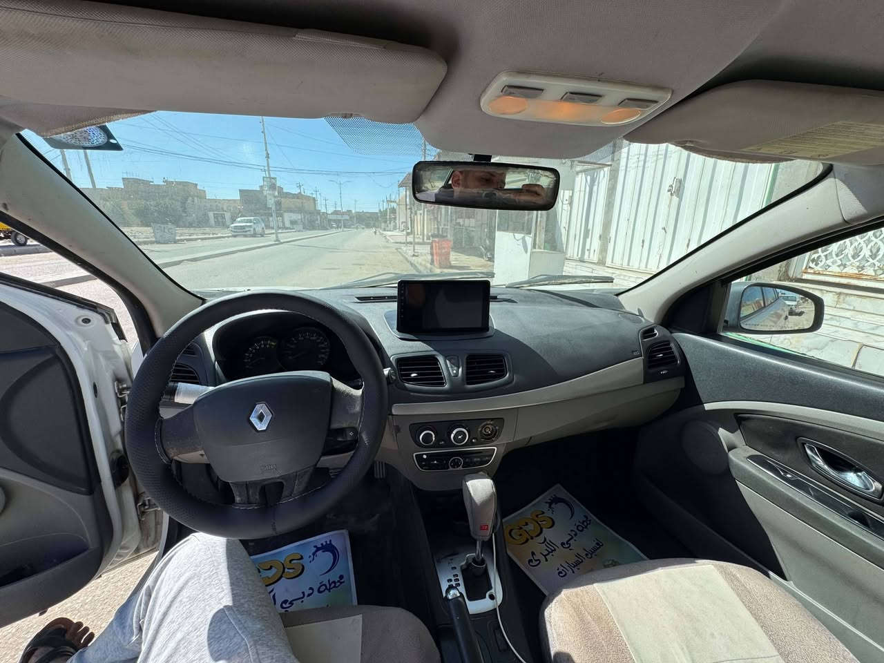 رينو فلونس ٢٠١٢
المكان بغداد
بيها باب مبدل و ضربة بالجانلغ خلفي موضحه بالصوره
السعر ٤٢
***********
