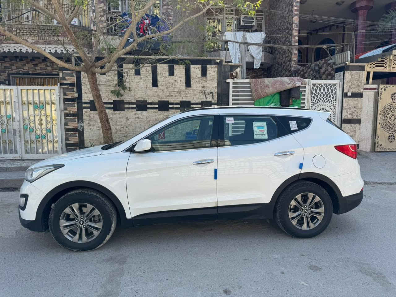 سلام عليكم سنتافيأ موديل 2014 وارد امريكي حادثها بنيد مبدل بلادي ولباقي مكفول شواصي  والغود وتكم وحوض مكينه 2400جدبدة كير جديد 5راكب تبريد قطعتين سيارة حلة من صور كل تفاصيل داخل المنشور المواصفات سونار الحادث داخل المنشور  السعر 127مكان بغداد 
تصال ***********
