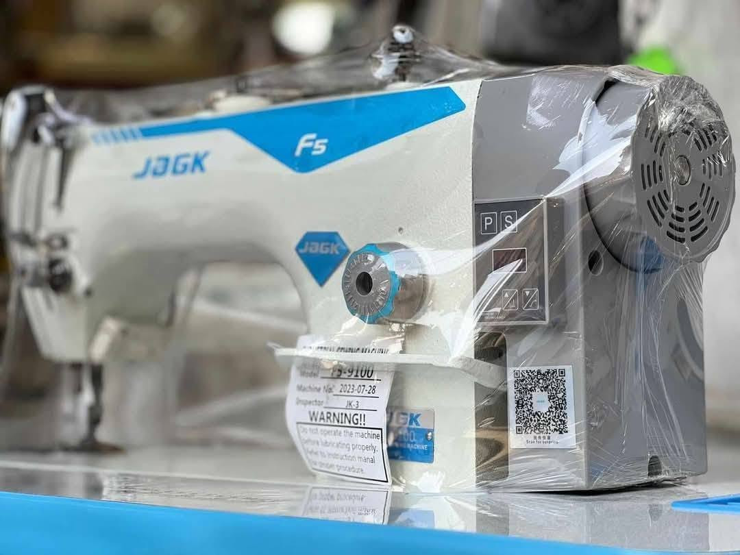 السلام عليكم زبائننا الكرام 
✅توفرت مكائن خياطة JACK الأصلية 🧵
✔️ أداء عالي وسرعة ممتازة
✔️ محرك سيرفو اقتصادي وهادئ
✔️ مناسبة لخياطة الأقمشة المختلفة والحقائب والملابس
✔️ جودة تصنيع مضمونة وعمر تشغيلي طويل
✔️ طاولة كاملة مع القاعدة والبدال
📍 متوفرة لدى معرض جبار عبد زغير للاجهزه الكهربائيه
للحجز والاستفسار الاتصال علئ الرقم ***********
#مكائن_خياطة #JACK #خياطة #معدات_خياطة #مشاريع_صغيرة
