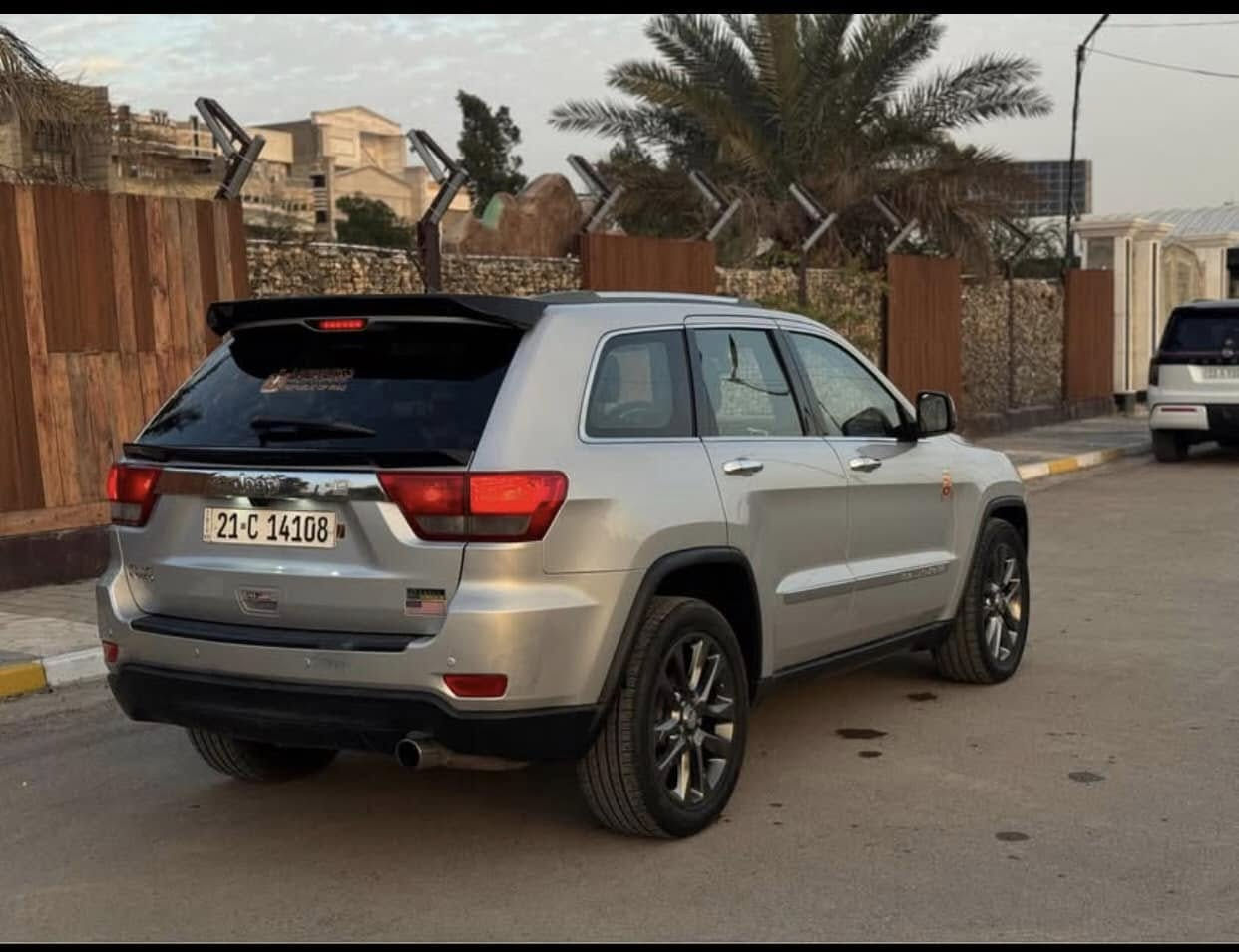 جيب لاريدو 2011 للبيع 
وارد امريكي داخله كلين بلعراق بيهة صبغ قطعتين بدون دواخل بدون ايرباك ماشيه 140 جديده السياره 
محرك 6 سلندر كير مكينه صدر على وضع الشركه 
مواصفات معروفه 
رقم سليمانيه شرط التحويل 
مكاني بغداد 
السعر :- 132 وبي مجال 
للاستفسار   رجاءاً للاتصال على لرقم فقط:-
0774 777 7010
