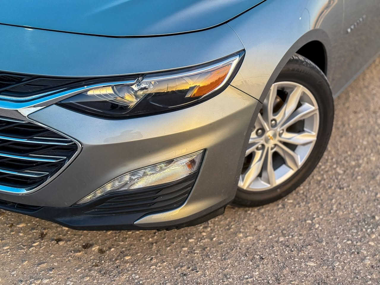 شوفرليت ماليبو ٢٠٢٣ 
كفاله عامه / حادث فقط كسر بالدعامية ومصلح نفسه بدون صبغ 
حرة تترقم جميع المحافظات 
مواصفات LT 
٠ رادار امامي 
٠ بصمة 
٠ تشغيل عن بعد 
٠ تبريد مناخين و قطعتين - سايد بريك كهربائي 
٠ ابل كار بلي + اندرويد اوتو 
٠ السعر ١٢٥ قفل
٠ هاتف / ***********
