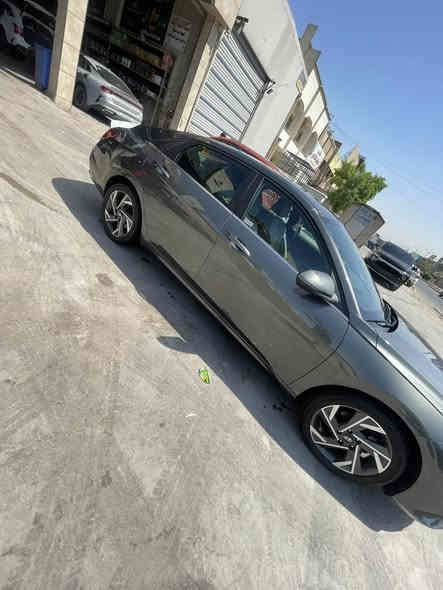 السلام عليكم

 للبيع النترا (هايبردد)  فول  اعلى فئة  بالمواصفات موديل  2024  مرقمة  بغداد  بأسمي تحويل ثاني يوم حادث خلفي  راجع كله بارد  بدون صبغ او تبديل  و بدون اي دواخل باقي السياره مكفوله من الصبغ والتبديل ماشيه (23ميل)  وضع الشركه 
—————————————————-
             🪬الـــــــمــــواصــــفــــات🪬

♦️سلايد 
♦️شاشة كبيرة 
♦️تحكم أستيرن
♦️داخل لونين ابيض ملكي 
♦️خزن كشن مميوري حفظ وضعيات السائق
♦️سستم صوت مع دمام Bose
♦️أنارة داخلية 
♦️كامرة خلفية
♦️بصمة تشغيل 
♦️بصمة أبواب
♦️تشغيل عن بعد 
♦️هند أبريك بصمة
♦️ثلاث أنظمة للقيادة 
♦️نظام ترحيب عند الاقتراب أنارة داخلية 
♦️كشنات الامامي كهربائي
♦️تدفئة كشنات + تبريد + كهرباء
♦️ شحن لاسلكي جوال 
♦️تحكم أستيرن
♦️ويل كب حجم 17رياضي بلادي مع تخم تاير جديد شركة 
♦️لايت زنون 
♦️لد نهاري

♦️بك لايت لد
♦️أشاير بلمري

♦️رادار أمامي للتوقف الذاتي
♦️تحديد المسار للقيادة الذاتيه
♦️رادارات جوانب
♦️رادار خلفي للتوقف الذاتي

—————————————————
السعر    (180  )  وبيها مجال  مكاني بغداد 

***********
