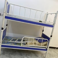 سرير طابقين • نظيفات • دواشك طبية