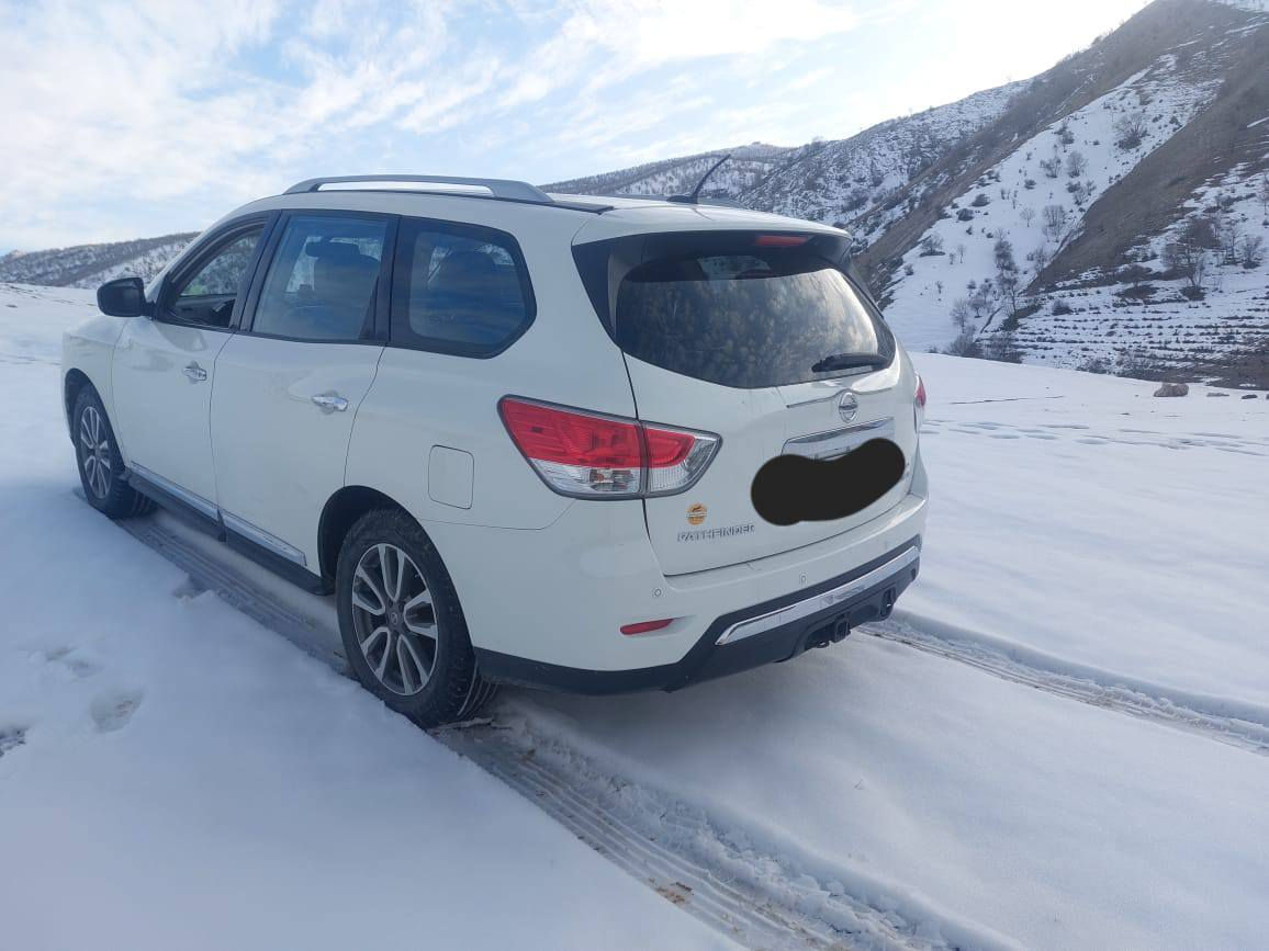 nissan pathfainder 2016 platinum
نیسان پاسفاندەر فوول مواسەفات 
سەیارەکە بێ مەسڕووفە زۆر خاوێنە 
بەناو خۆمەوەیە تا ۲۰۲٨ تازەیە 
۱ پارچەی هەیە بێئەوەی ناوەوەی بگرێت 
گێڕو مەکینەی بەشەرت 
130هەزار ڕۆشتوە 
کارەبای هەمووی ئیش دەکات 
مواسەفات ئەمریکی 
کوشنی پێشەوە سادوو گەرمی هەیە
کوشنی دواوە گەرمی هەیە 
کوشن خەزن 
کوشن کارەبای 
سوکان خەزن 
سوکان هیتەر 
تەبرید مەرکەزی 
۳ڕیز کوشن 
کوشن جڵد 
تەحدید سورعە 
تیڤی دواوەی هەرووکی مەزبووت 
شاشە لەمس ودووگمە 
v6 
۷ گێڕ 
دەبڵ ئەکسل 
سندووق کارەبای 
سڵایدی پێشەوە و دواوە 
ڕادار
کامێڕا ۳٦۰ پلە هەر چواردەوری 
۱ ئێرباگی شانی تەقیوە 
۷ ئێرباگ 
دوودەرگەی بەسمە 
سعری 155 وەرەقەو معامەلە
ناونیشان ڕانیە 
ژم   *********** رانية, السليمانية
