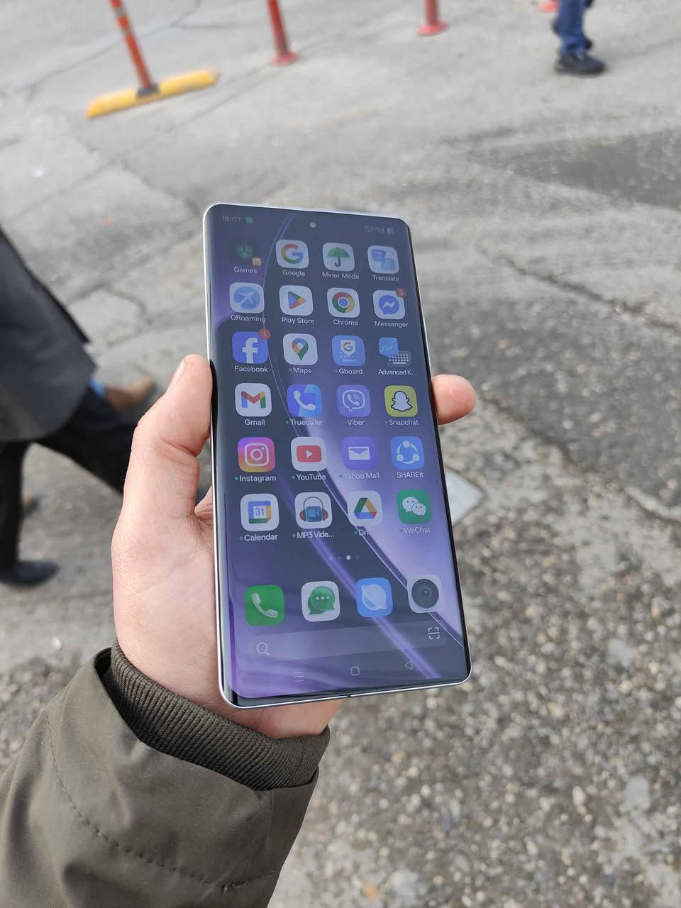 ٢٥٦ گێگا
ڕامی ١٢ +١٢
شاشەی ١٢٠هێرتز LTPO amolid
باتری ٥٥٠٠
سناپدراگۆن ٨نەوەی ٣
٢٧٠هەزار
مۆبایلەکە شەحنێکی ١٢٠واتی لەگەڵە
*********** السليمانية, العراق
