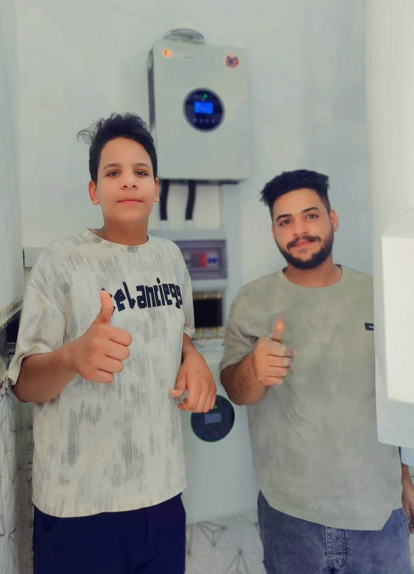 بسم الله وعلى بركه الله
مع مكتب الشمس للطاقه الشمسيه استقبل الصيف وانت مرتاح واستفد من الشمس
بيت اخر يودع انقطاع الكهرباء
بيت اخر يودع المولدات وضجيجها 
نصبنا  منضومه لبيت السيد محمد بقدره 
8            امببر نهارا 
5             امبير ليلا 
متكونه من 
#الواح جنكو 620 واط عدد 4
#جهاز فلستي  بقدره 4ك 
# بطاريه ليثيوم فلستي  سعه 5ك واط ساعه 
مع بقيه مكونات االمنضومه من الحديد المغلون والجوزات واسلاك التوصيل
***********للاتصال والاستفسار
